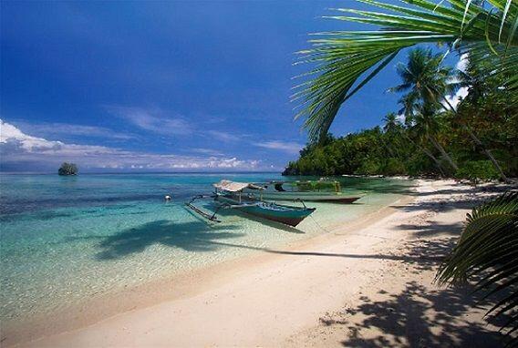 15 Pantai Paling Indah di Indonesia yang Gak Kalah Indah dari Maldives