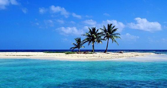 15 Pantai Paling Indah di Indonesia yang Gak Kalah Indah dari Maldives