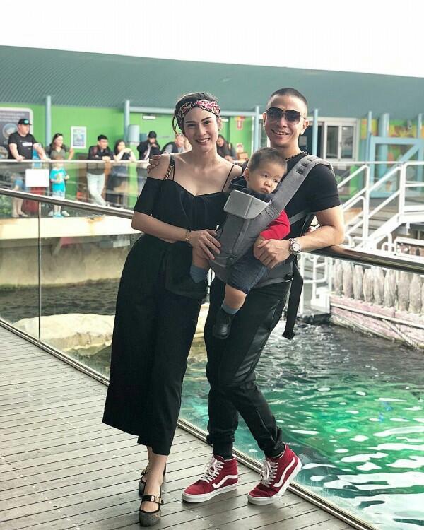 Bakal Punya Anak Lagi, Ini 10 Potret Kemesraan Stevie Agnecya & Suami!