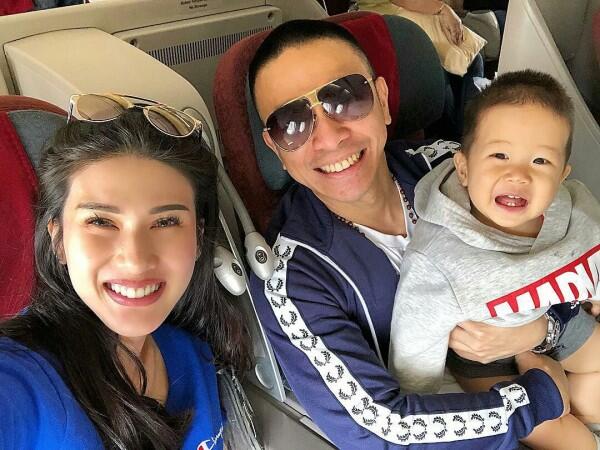 Bakal Punya Anak Lagi, Ini 10 Potret Kemesraan Stevie Agnecya & Suami!