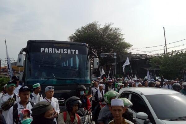 Macet, Ribuan Peserta Reuni 212 Jalan Kaki 5 Km ke Monas