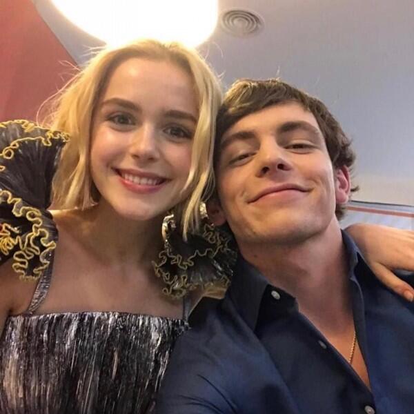 10 Potret Cantik Kiernan Shipka, Aktris Netflix 'Kembaran' Emma Watson
