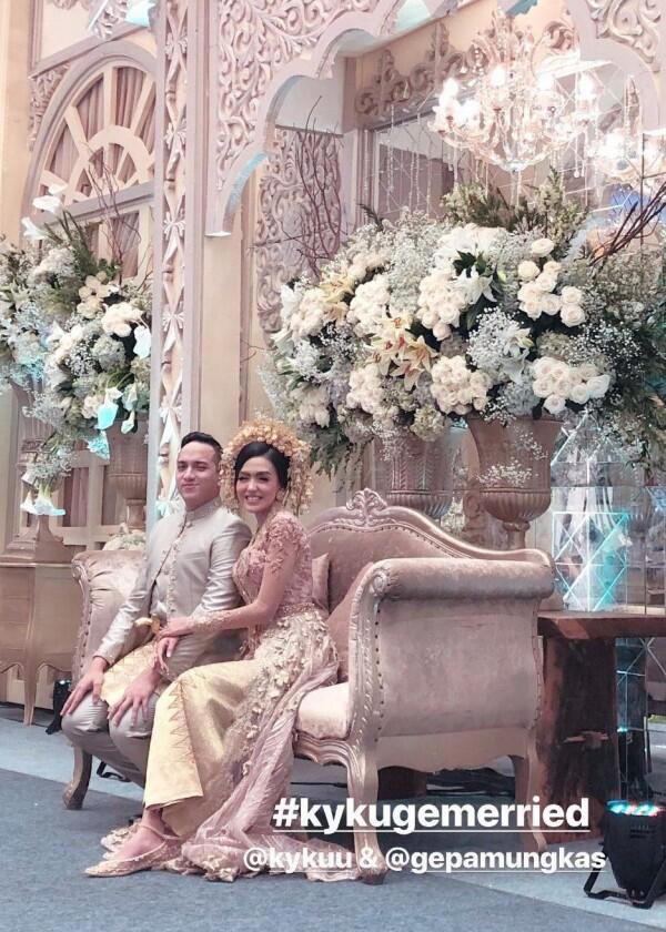 Intip Potret Stylish Anastasia Herzigova dari Tunangan hingga Resepsi