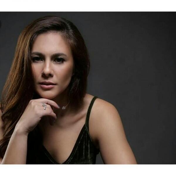 Punya Wajah Bule, Siapa Sangka 10 Artis Ini Ternyata Beragama Islam!