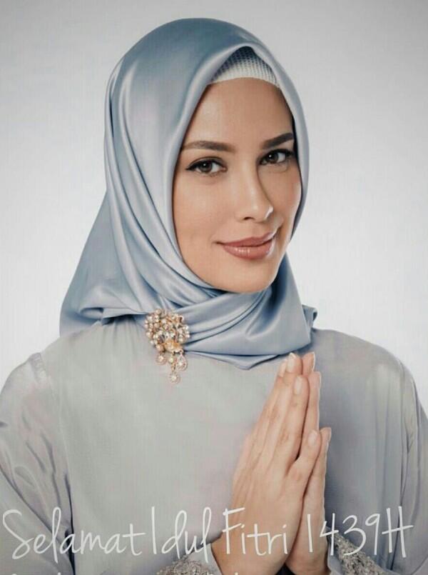 Punya Wajah Bule, Siapa Sangka 10 Artis Ini Ternyata Beragama Islam!