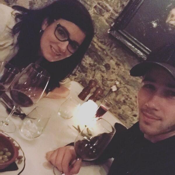 15 Potret Bukti Nick Jonas & Priyanka Sangat Dekat dengan Keluarga
