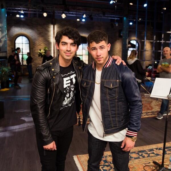 15 Potret Bukti Nick Jonas & Priyanka Sangat Dekat dengan Keluarga