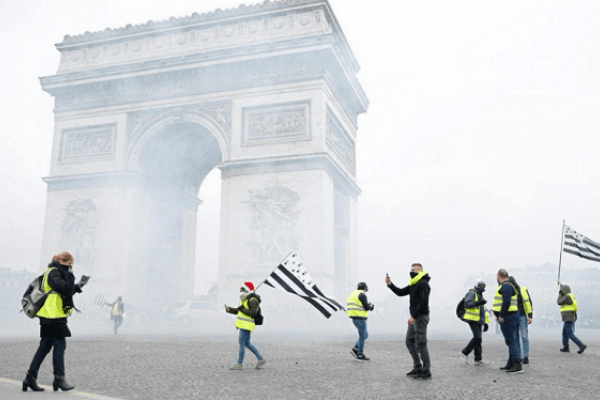 Demonstran Unjuk Rasa di Paris, 107 Orang Ditangkap Polisi