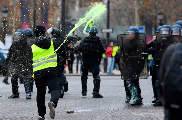 Demonstran Unjuk Rasa di Paris, 107 Orang Ditangkap Polisi