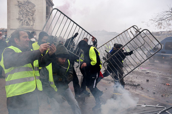 Demonstran Unjuk Rasa di Paris, 107 Orang Ditangkap Polisi