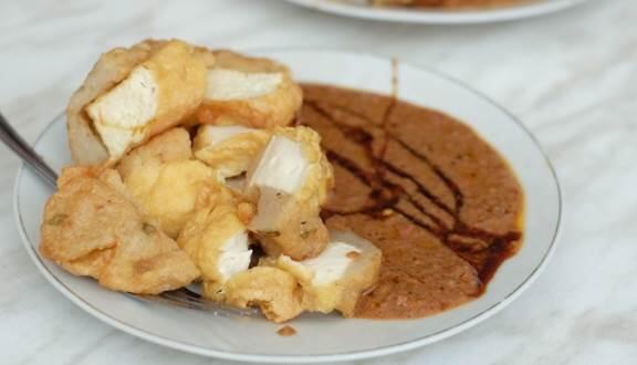 5 Batagor Khas Bandung Ini Dijamin Bikin Ketagihan, Enak Banget Sih!
