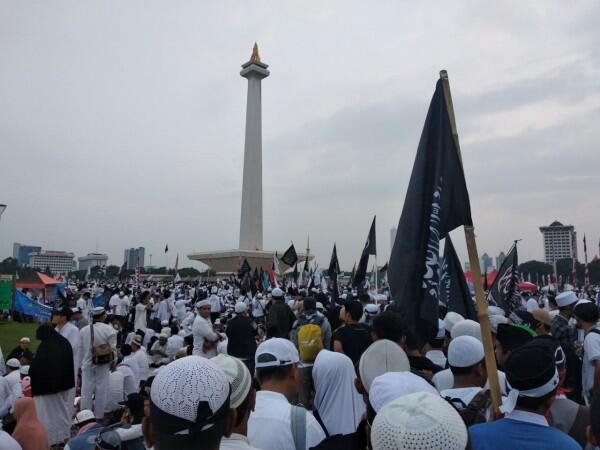FOTO: Massa Reuni 212 Putihkan Monas