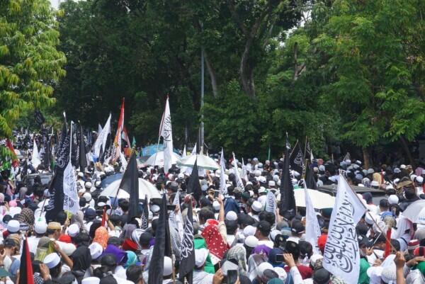 FOTO: Massa Reuni 212 Putihkan Monas
