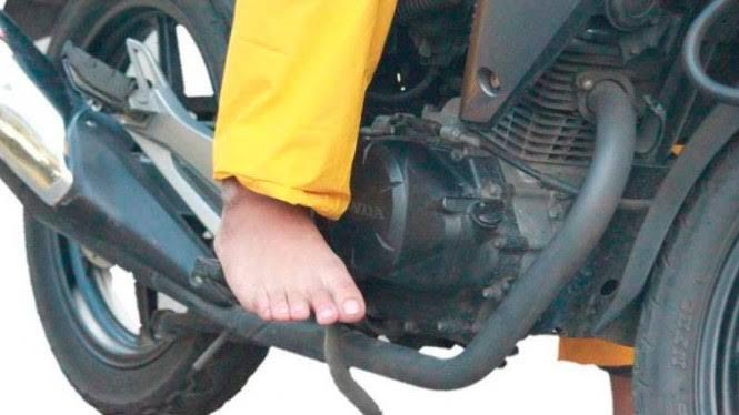 Salah Kaprah Bikers Ketika Hadapi Hujan di Jalan