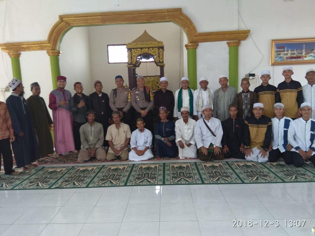 Kapolsek dan Bhabinkamtibmas Muara Padang Hadiri Maulid Nabi di Masjid Nur Istiqomah
