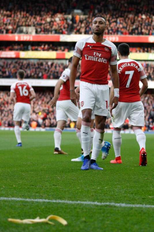 Lemparan Pisang dan Reaksi Pesepakbola yang Paling Dikenang