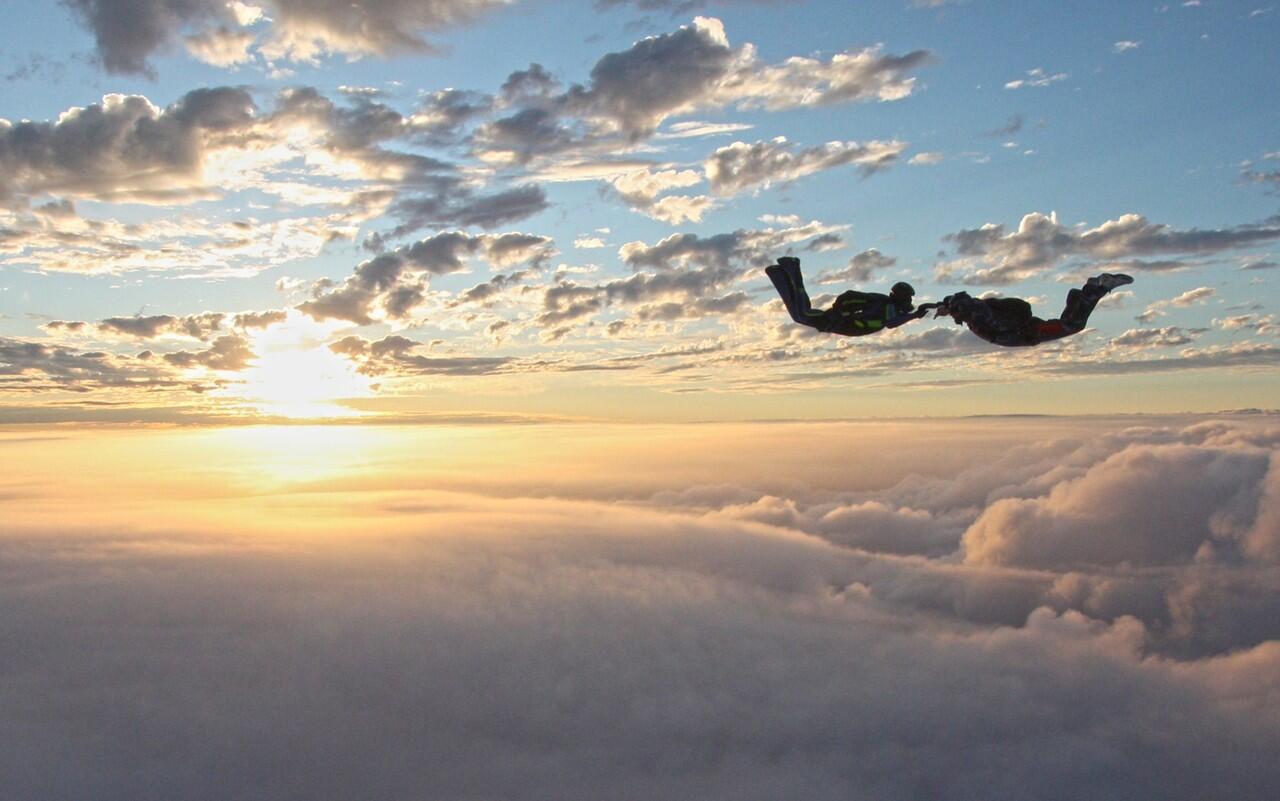 Awan Cantik Langit Aussie yang Bikin Lo Bisa Minat Jajal Wingsuit Flying