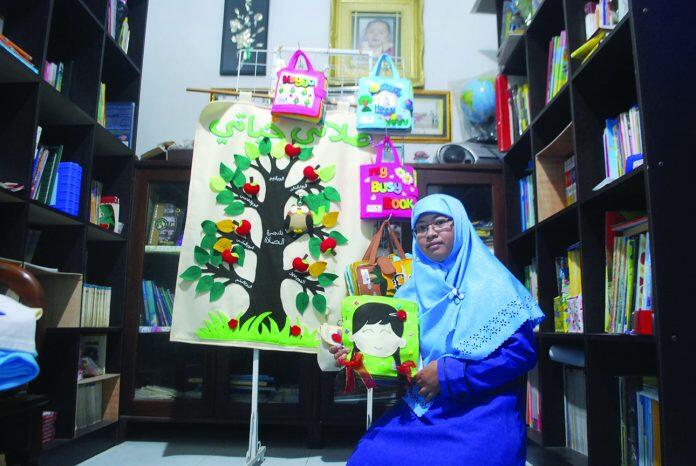 Dwi Asih Andarwati, Hasilkan Kerajinan Edukasi Dari Kain Flanel