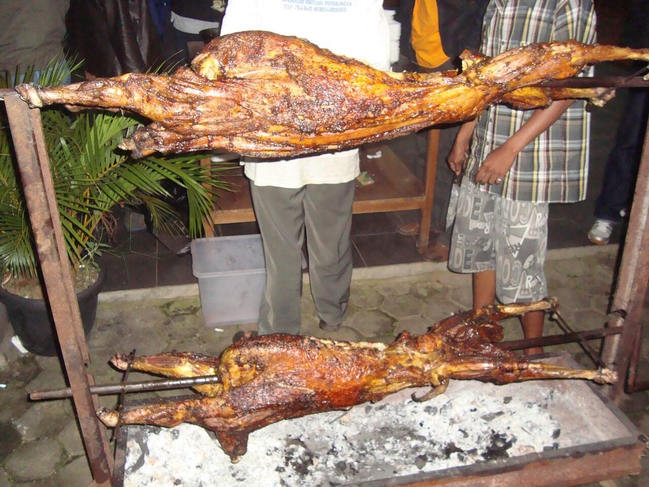 10 Makanan Paling Diburu Saat Resepsi Pernikahan