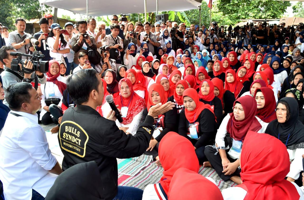 Presiden Apresiasi Kemandirian Ibu-Ibu Nasabah Mekaar