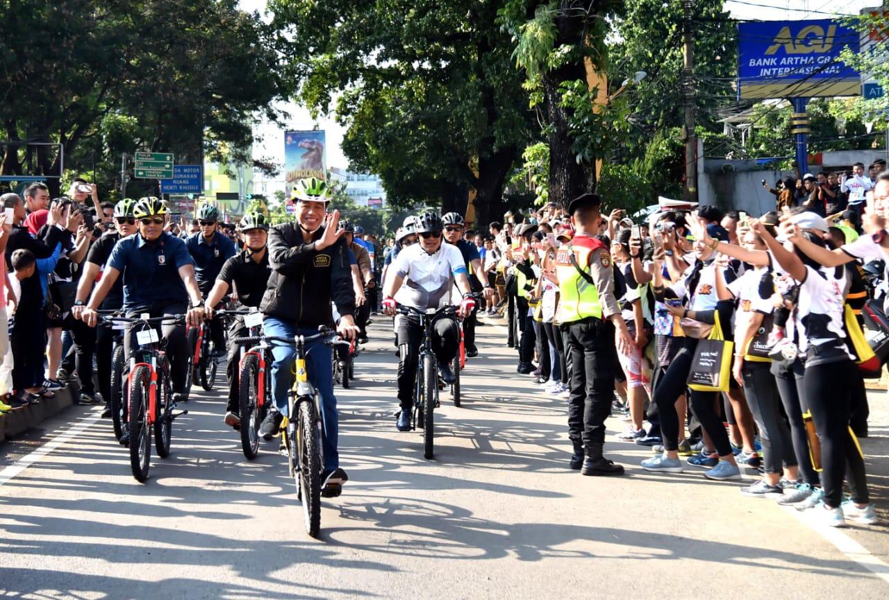 Kunjungan Kerja, Presiden Awali dengan Bersepeda