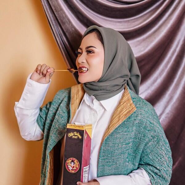 Hijrah? Inilah 9 Potret Penampilan terbaru Rachel Venya dengan Hijab