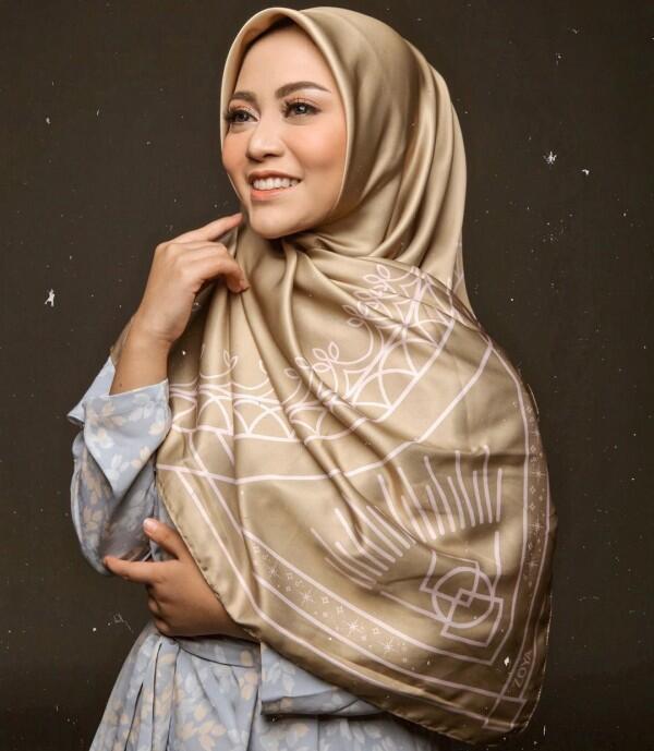 Hijrah? Inilah 9 Potret Penampilan terbaru Rachel Venya dengan Hijab
