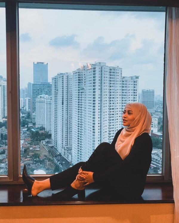 Hijrah? Inilah 9 Potret Penampilan terbaru Rachel Venya dengan Hijab