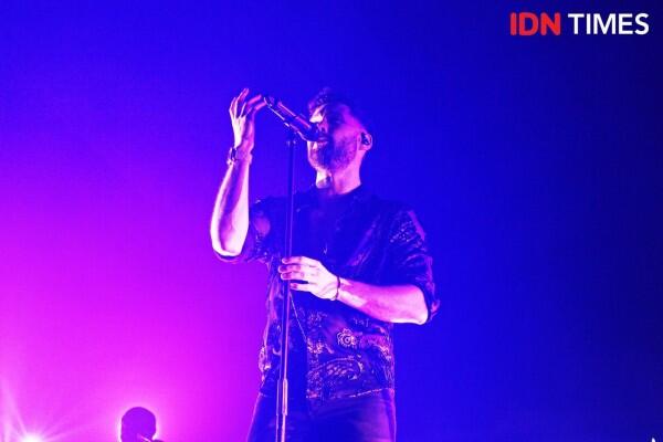 10 Potret Keseruan Konser Calum Scott di Jakarta, Bikin Baper!