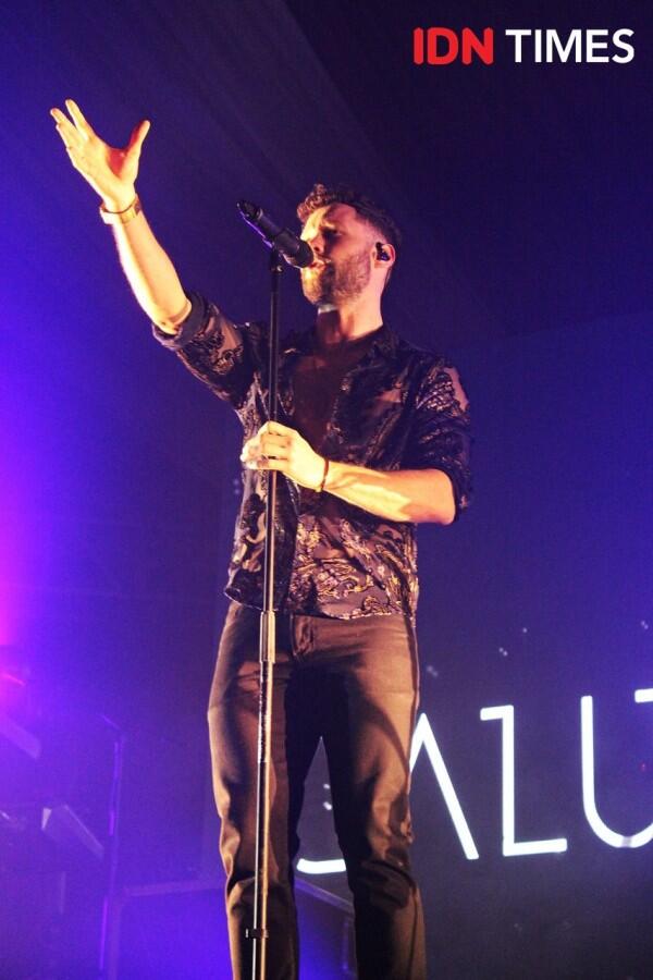 10 Potret Keseruan Konser Calum Scott di Jakarta, Bikin Baper!