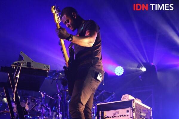 10 Potret Keseruan Konser Calum Scott di Jakarta, Bikin Baper!