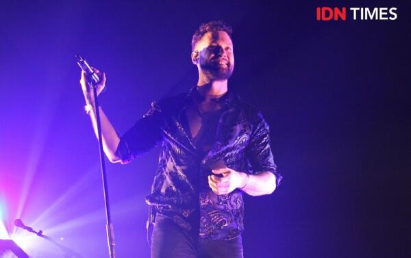 10 Potret Keseruan Konser Calum Scott di Jakarta, Bikin Baper!