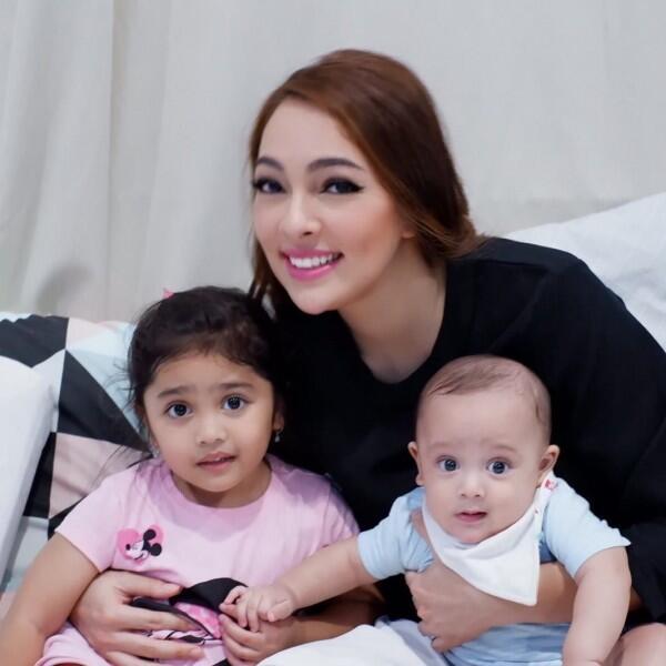 10 Moment Kedekatan Dokter Reisa Bareng Buah Hati, Bahagia Banget!