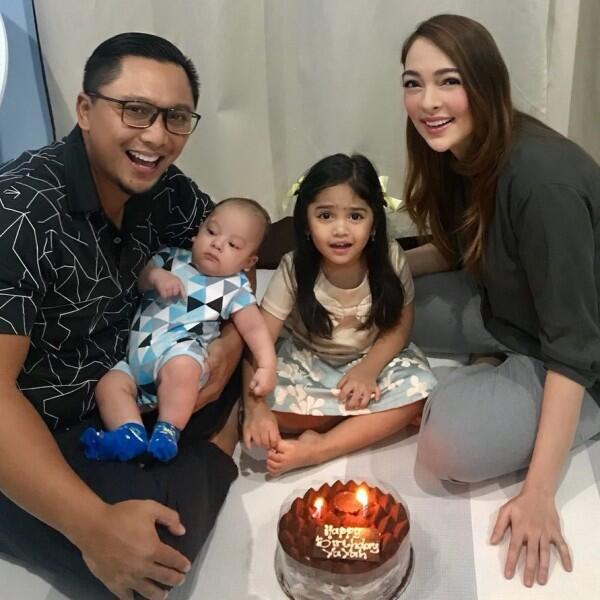 10 Moment Kedekatan Dokter Reisa Bareng Buah Hati, Bahagia Banget!