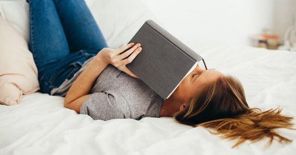 Kenapa Setiap Perempuan Harus Baca Buku, Ini Alasannya!