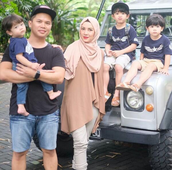 Bakal Punya Anak ke-4, Ini 10 Potret Kemesraan Ratna Galih & Suami