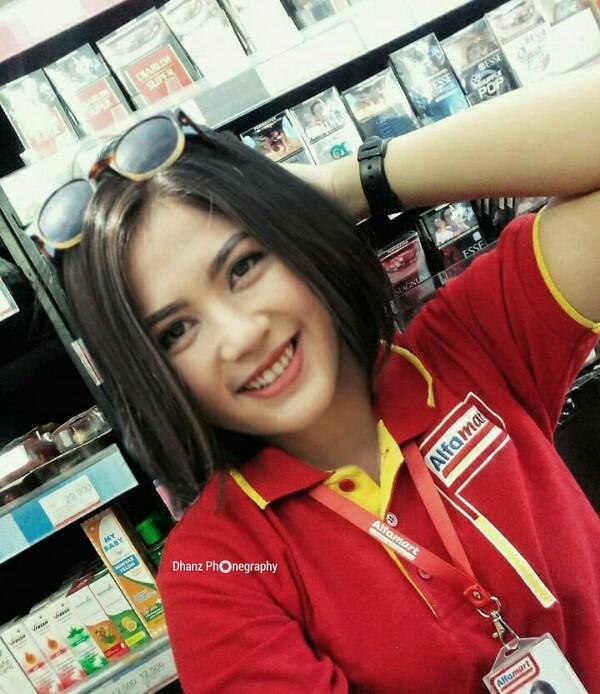 10 Editan Kocak Artis Jadi Kasir Minimarket, Mau Dong Dilayani!
