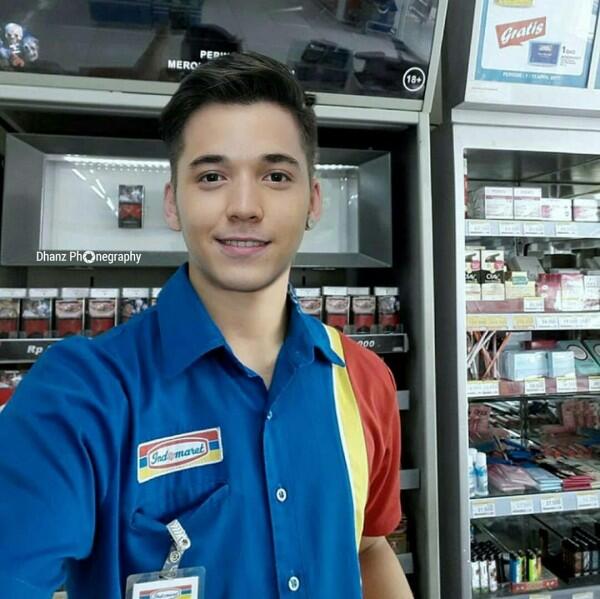 10 Editan Kocak Artis Jadi Kasir Minimarket, Mau Dong Dilayani!