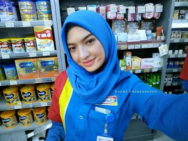 10 Editan Kocak Artis Jadi Kasir Minimarket, Mau Dong Dilayani!