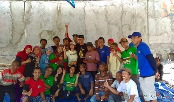 10 Momen Kedekatan Dewi Perssik dan Orangtuanya