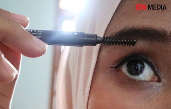 8 Beauty Hack Super Gampang Ampuh untuk Memperbaiki Kesalahan Makeup