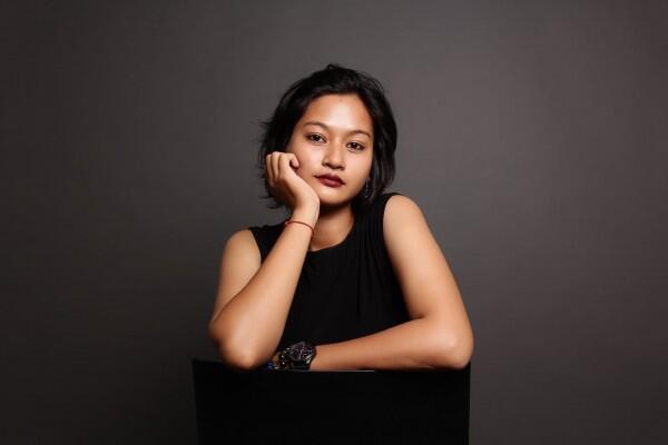 5 Trik Meluluhkan Hati Cewek Introvert, Layak Dicoba!