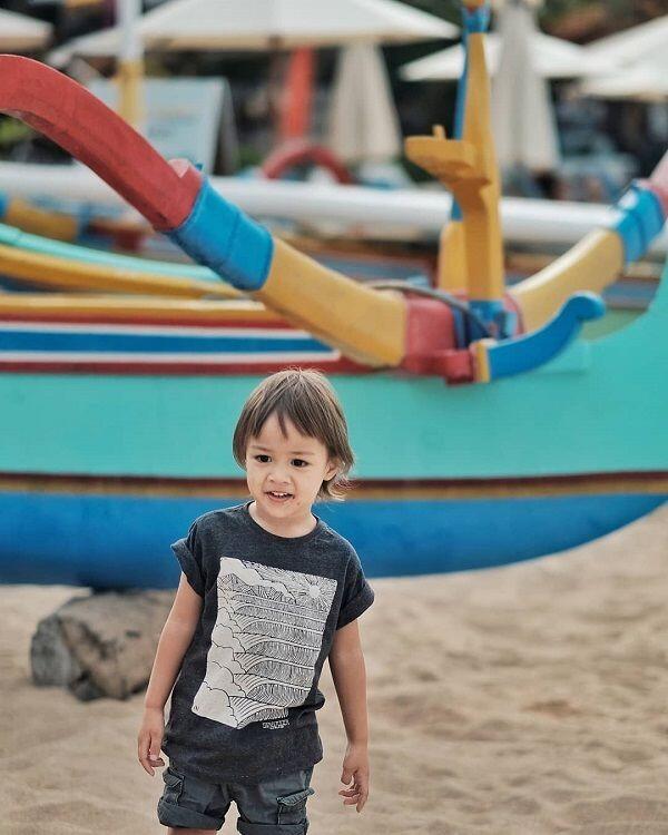 Balita Kece! 10 Penampilan Bjorka yang Makin Stylish Bak Model Cilik