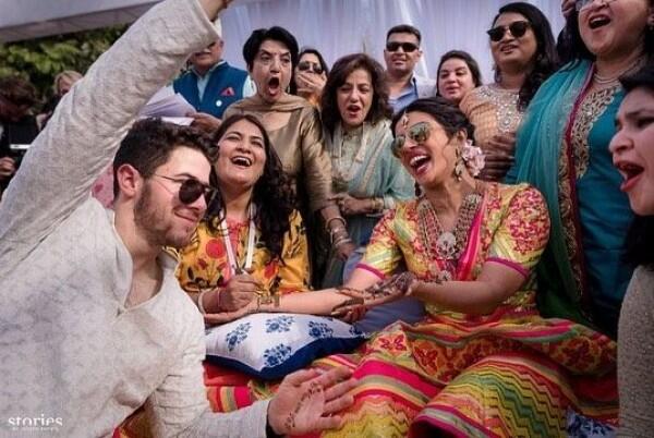 6 Pesona Priyanka Chopra dengan Gaun Colorful di Hari Pernikahannya