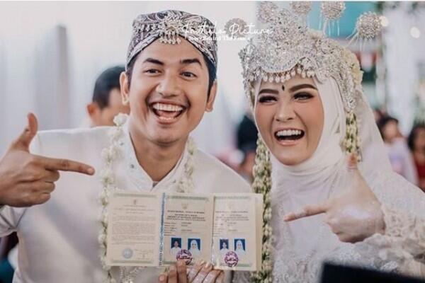 Mantap Nikah Muda, 10 Momen Bahagia Pernikahan Zikri Daulay - Henny