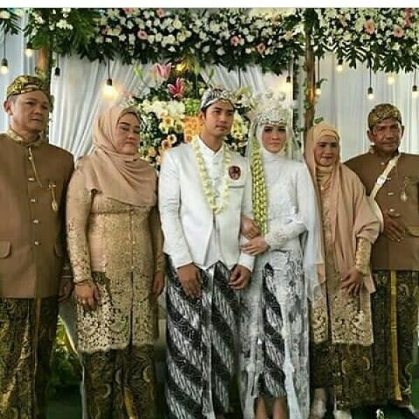 Mantap Nikah Muda, 10 Momen Bahagia Pernikahan Zikri Daulay - Henny