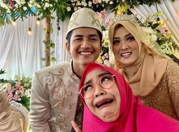 Mantap Nikah Muda, 10 Momen Bahagia Pernikahan Zikri Daulay - Henny
