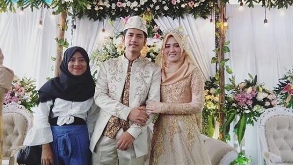 Mantap Nikah Muda, 10 Momen Bahagia Pernikahan Zikri Daulay - Henny