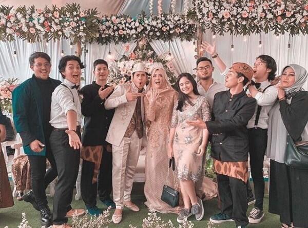 Mantap Nikah Muda, 10 Momen Bahagia Pernikahan Zikri Daulay - Henny