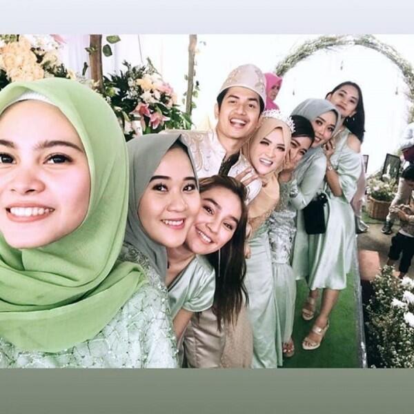 Mantap Nikah Muda, 10 Momen Bahagia Pernikahan Zikri Daulay - Henny